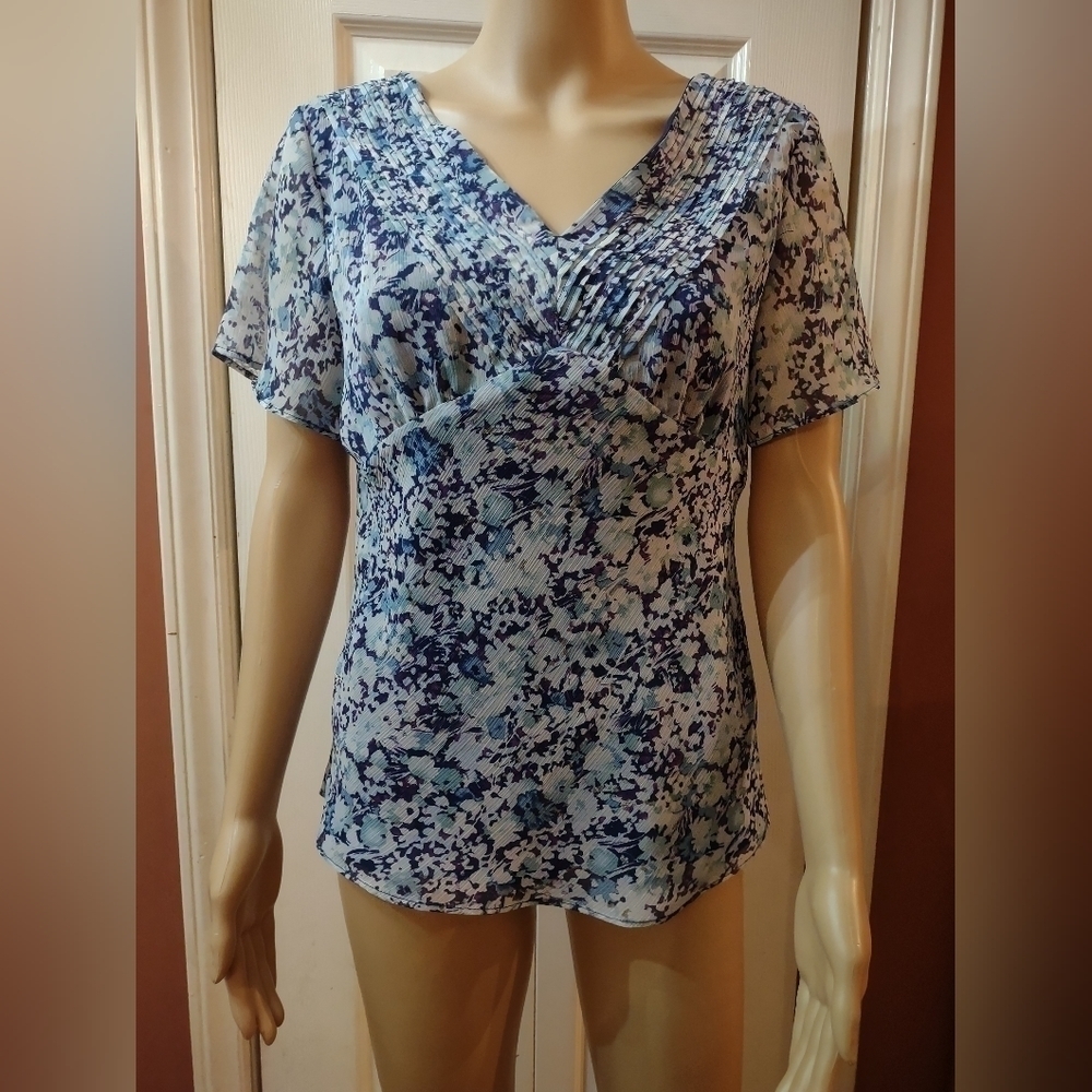 Jaclyn Smith size small women's short sleeve blouse shirt top